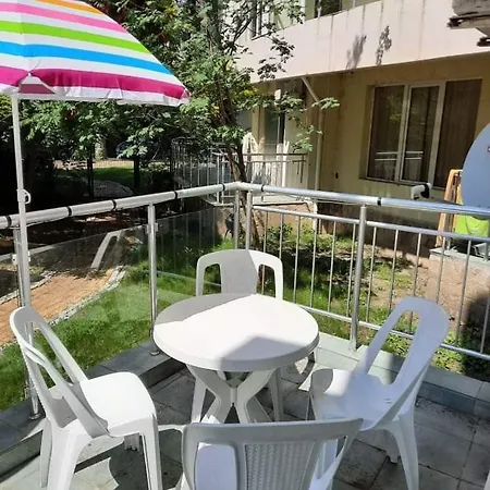 Beutiful Ground Floor Apartment Close To Beach Apartment *
