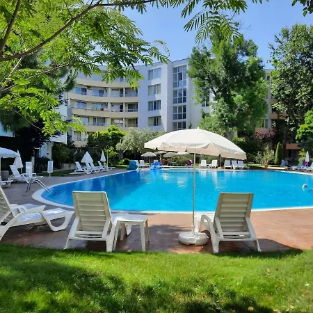 Beutiful Ground Floor Apartment Close To Beach Apartment