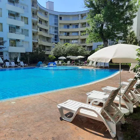 Beutiful Ground Floor Apartment Close To Beach Apartment *