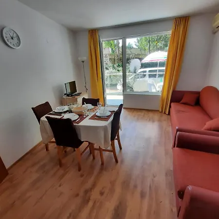 Beutiful Ground Floor Apartment Close To Beach شقة ساني بيتش